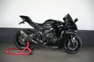 YAMAHA YZF R1 ABS AKRAPOVIC